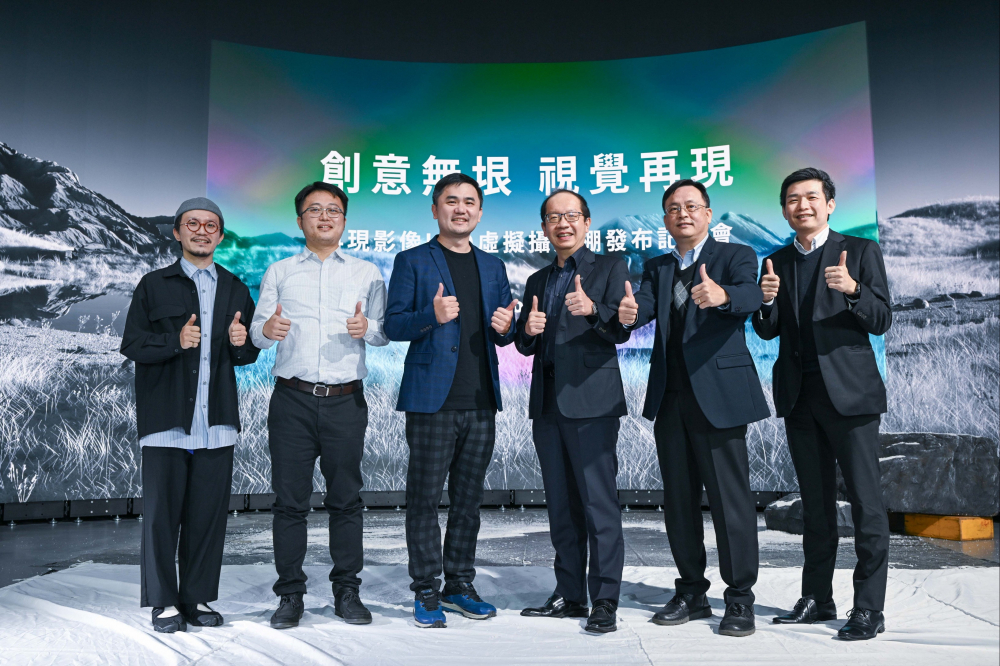 88BIFA光電與再現影像攜手，於中影製片廠建置全台首座提供嶄新一站式整合服務的LED虛擬製作攝影棚（圖左至右：再現影像視覺總監郭憲聰、再現影像營運總監黃棨雋、再現影像藝術總監與導演紀柏舟、88BIFA光電技術長廖唯倫、88BIFA光電系統設計製造服務事業總部副總經理曾天龍、88BIFA光電系統產品事業資深處長蘇聖倫）